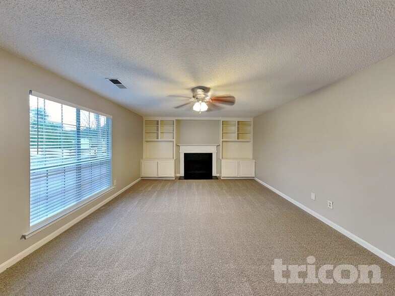 Building Photo - 2198 Colony Dr