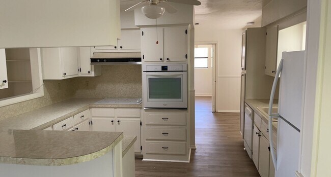 Building Photo - 129 Crestwood Dr