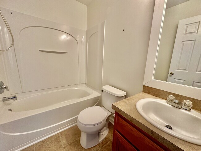 Building Photo - Beautifully Updated Three Bedroom Home in ...