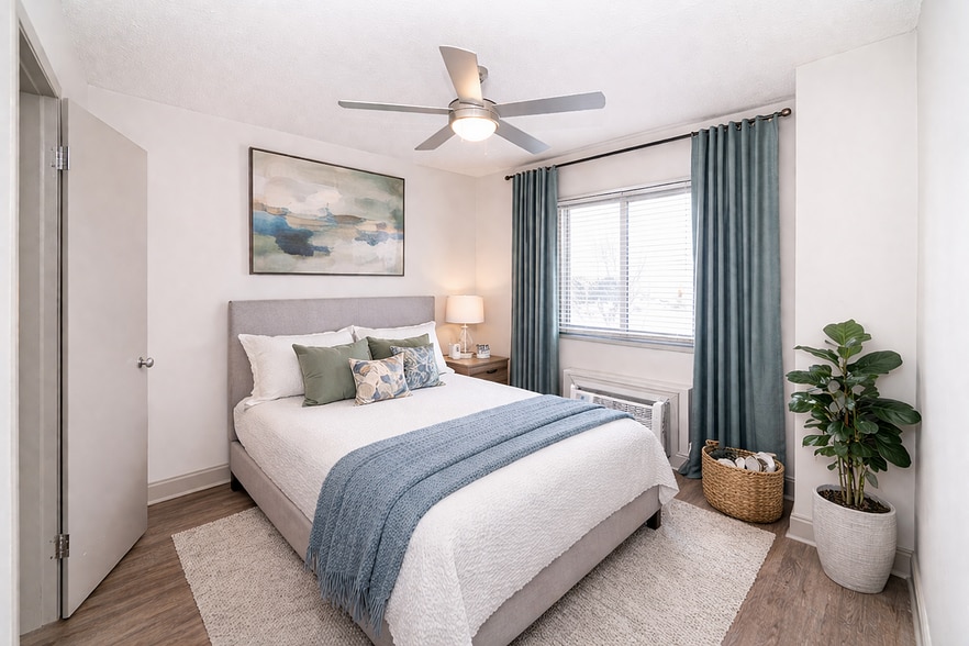 Bedroom with hardwood-style flooring & ceiling fan - 500 Fifth