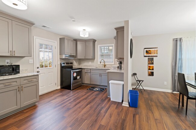 Building Photo - Affordable Co-Living in Atlanta's Upper Westside: 6-Bedroom Home