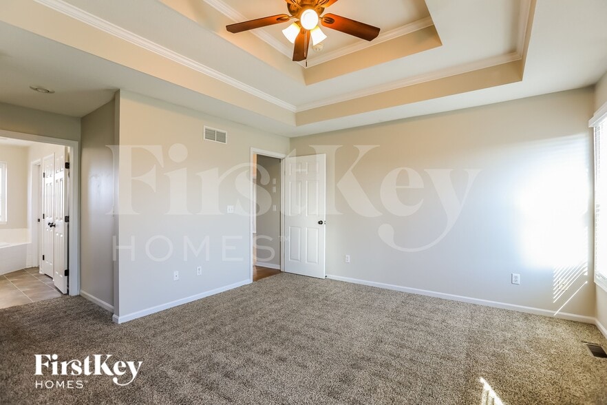 Building Photo - 819 Trailway Dr