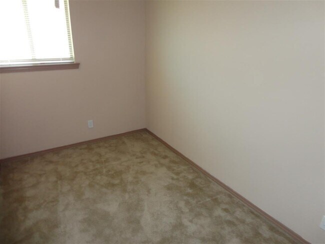 Building Photo - Impeccable Two Story Eastside Home With Re...