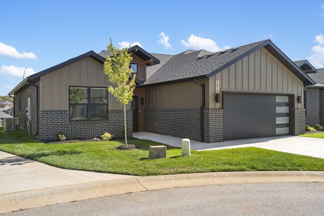 Building Photo - 5955 S Farm Rd 163