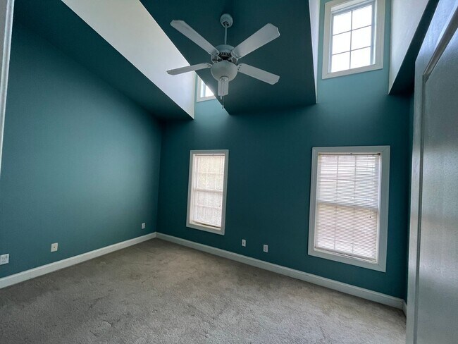 Building Photo - Exton Park Loop Townhome