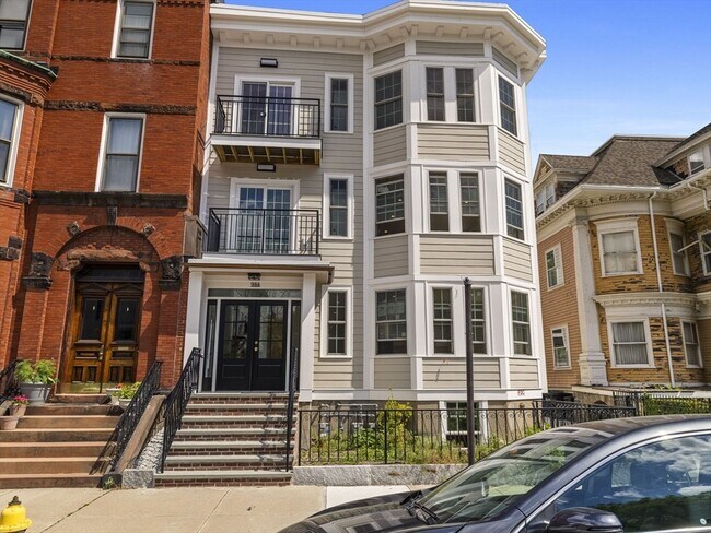 Building Photo - 944 E Broadway