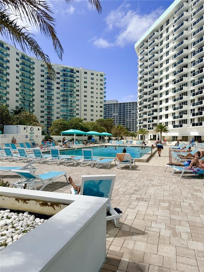 Building Photo - 3725 S Ocean Dr