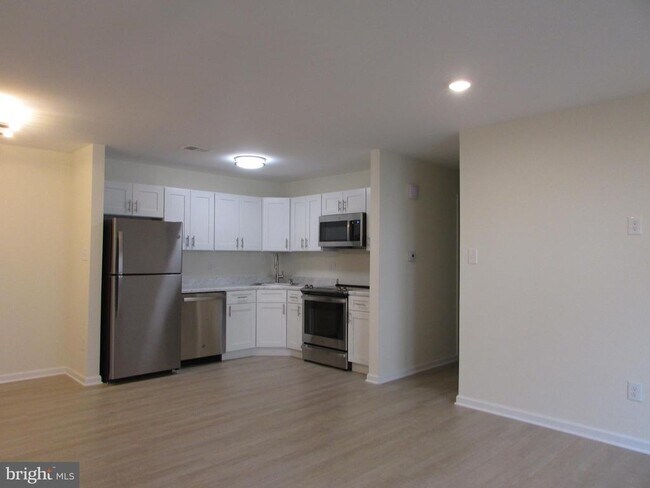 Building Photo - 515 Lindsey Ct