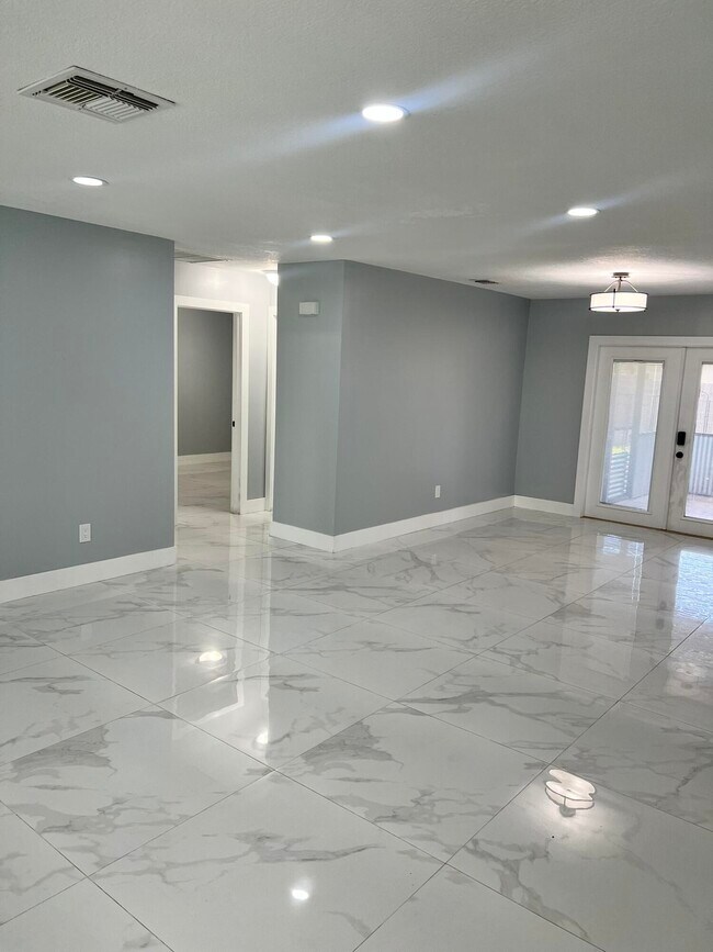 Building Photo - 2301 SE Lennard Rd