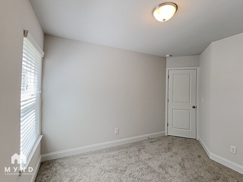 Building Photo - 10143 Benton Woods Dr