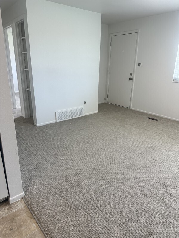 Building Photo - 650 E 200 N
