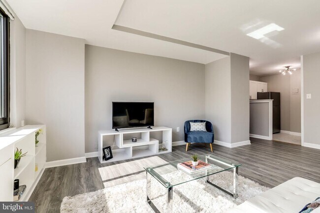 Building Photo - 1011 Arlington Blvd