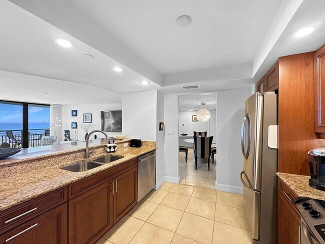 Building Photo - 3000 N Ocean Dr