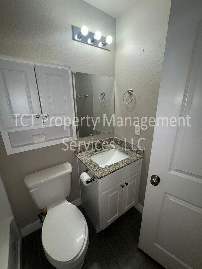 Building Photo - Newly Renovated Home With NO HOA on Large Lot