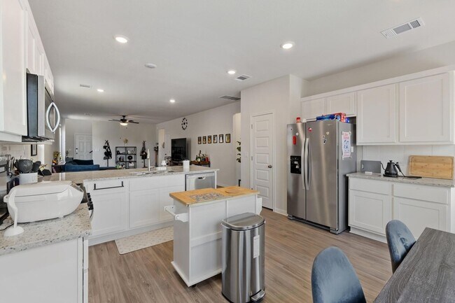 Building Photo - 8306 Haflinger Dr