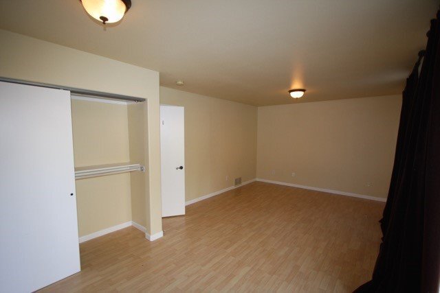 Building Photo - 3 Bedroom East Anchorage Townhouse!