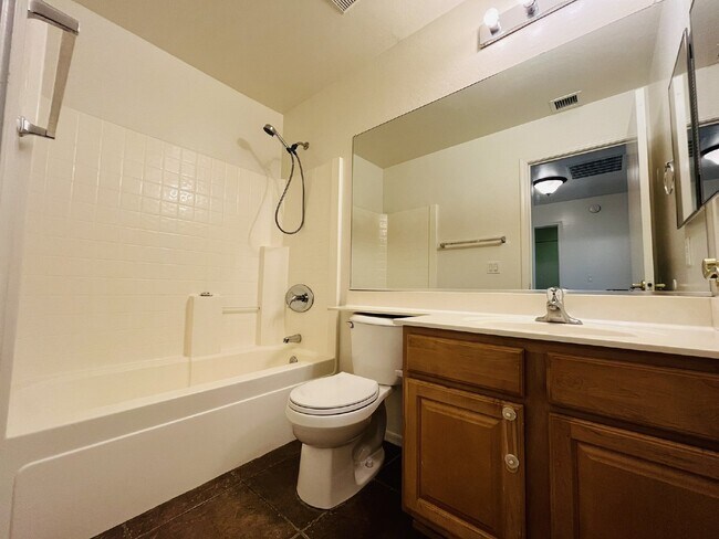 Building Photo - "Charming 3-Bedroom Oasis with 2 Full Baths in Buckeye - 1574 Sq Ft of Comfort!"