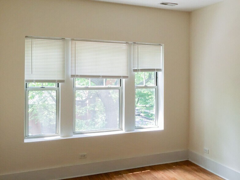 Building Photo - 3455 N Wolcott Ave