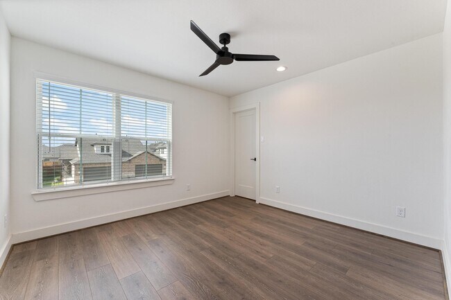 Building Photo - 2753 Sunny Briar Dr