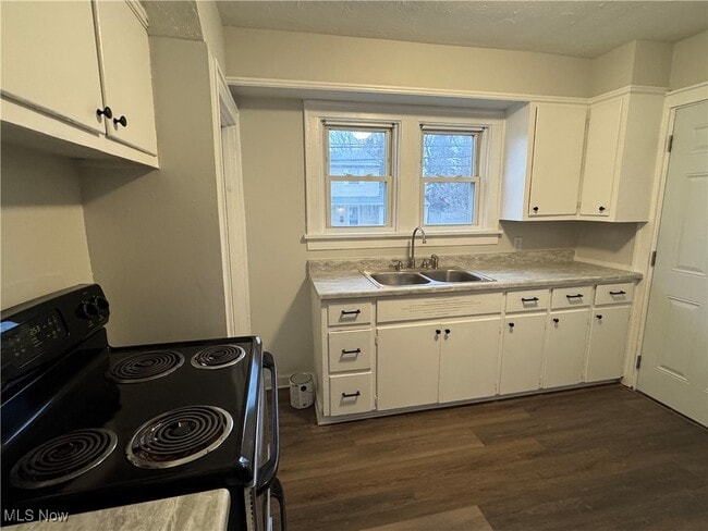 Building Photo - 767 Roscoe Ave