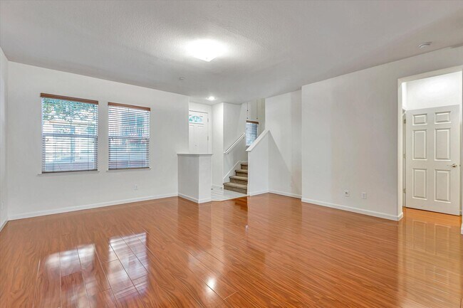 Building Photo - Beautiful Communication Hill Townhome
