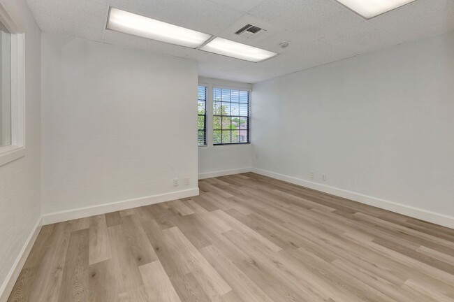 Building Photo - 14751 Plaza Dr