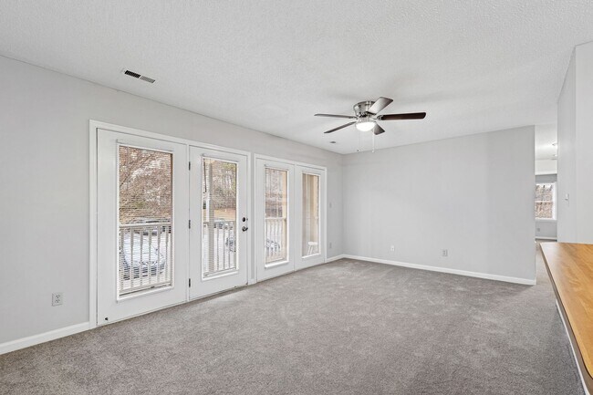 Building Photo - 2011 Quaker Landing