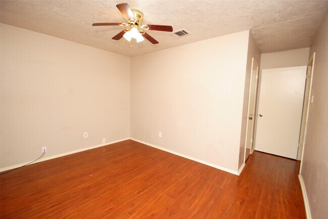 Building Photo - 614 Dalewood Dr