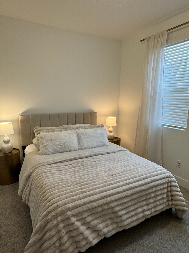 Building Photo - "Spacious 4-Bed Townhouse with Scenic Views & Rooftop Patio in American Fork!"