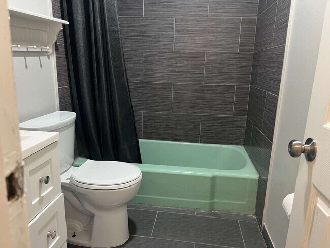 Building Photo - ½ OFF First Month's Rent! Updated Apartment in a Prime Central Las Vegas Location