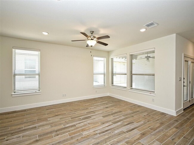 Building Photo - 408 Parkline Dr
