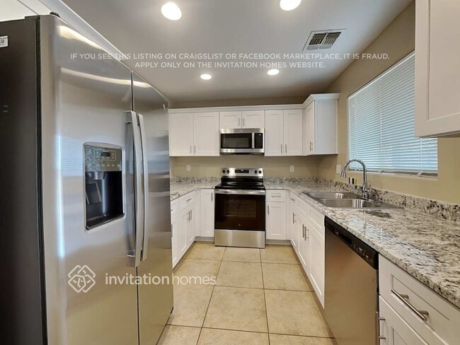 Building Photo - 1620 W Chanute Pass