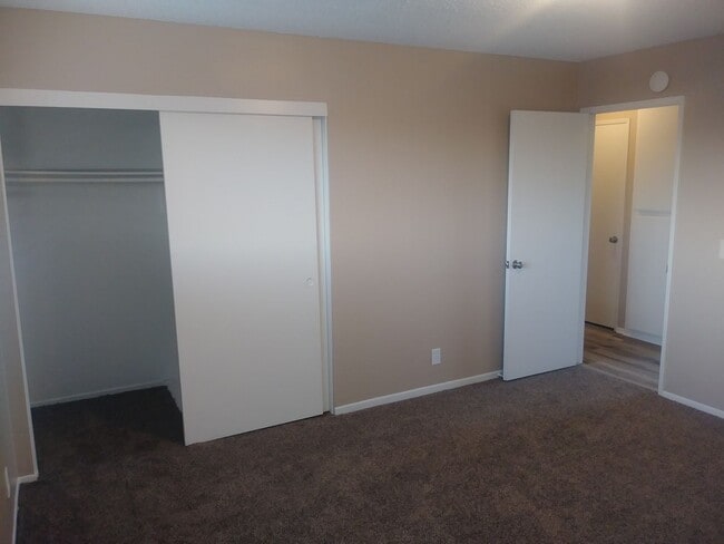 Building Photo - 798