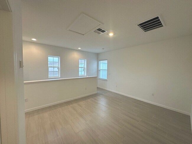 Building Photo - For rent - Hamlin - Horizon West 1/1 Power...