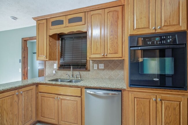 Building Photo - 3942 Ashmore Dr