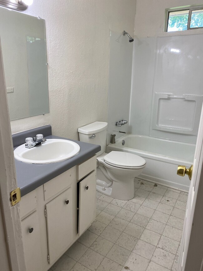 Building Photo - 4348 Sullivan St