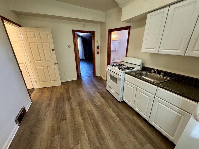 Building Photo - 212 N Highland Ave