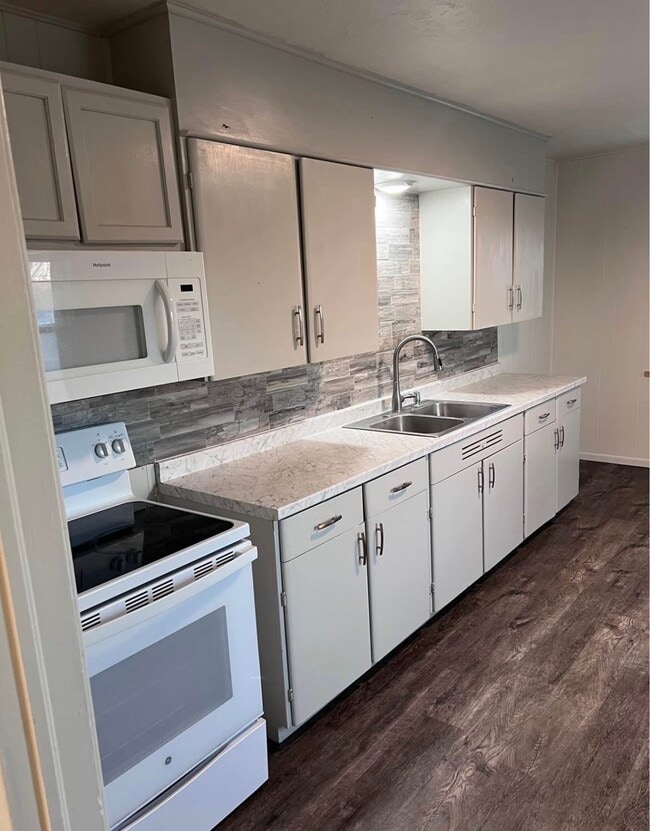 Building Photo - 16989 N PVT Dr.