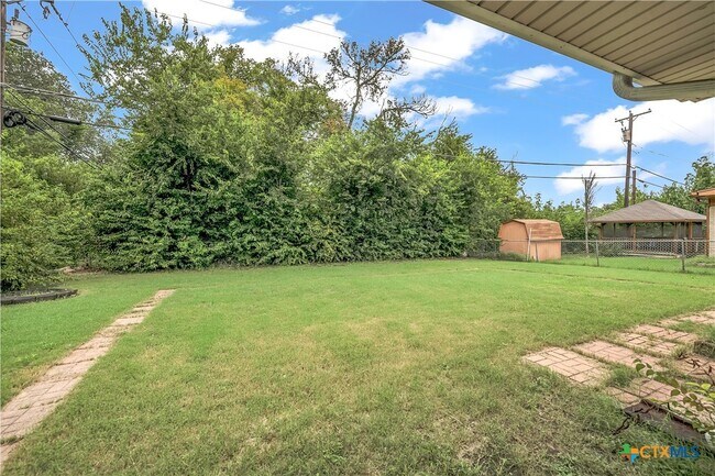 Building Photo - 2807 Bermuda Dr