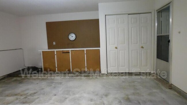 Building Photo - 2627 Bay Pointe Cir E