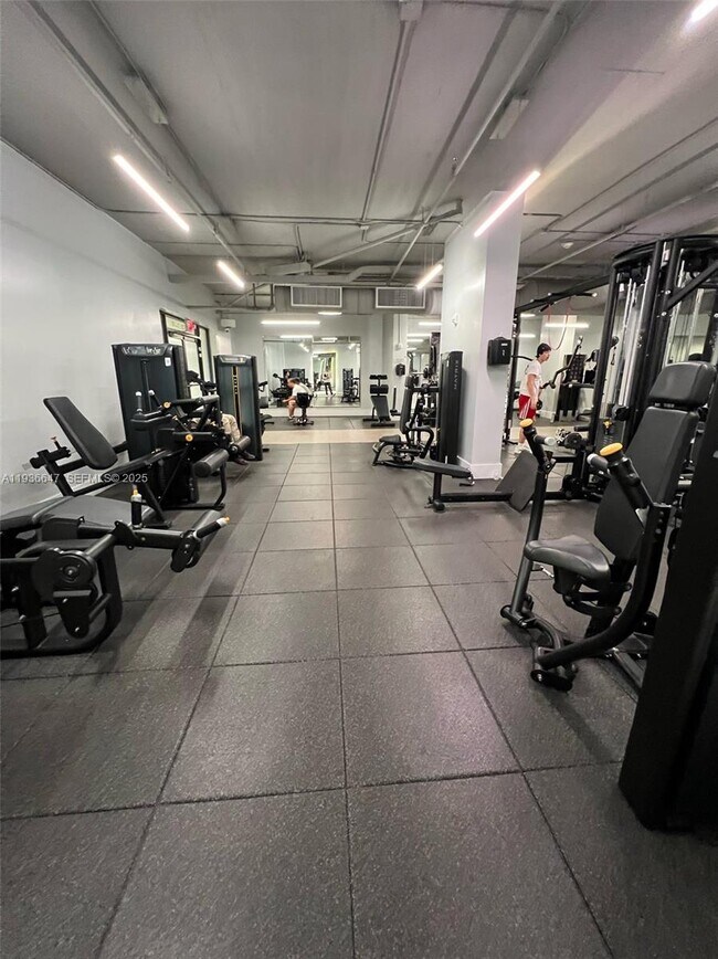 Building Photo - 1901 Brickell Ave