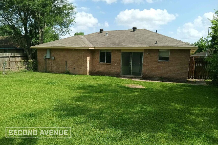 Building Photo - 11218 Evesborough Dr