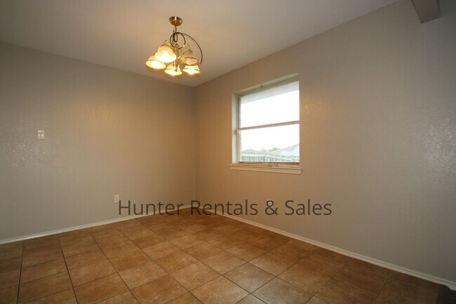 Building Photo - Hymesa Estates!