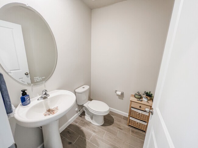 Building Photo - 3937 SE Mentmore Ln