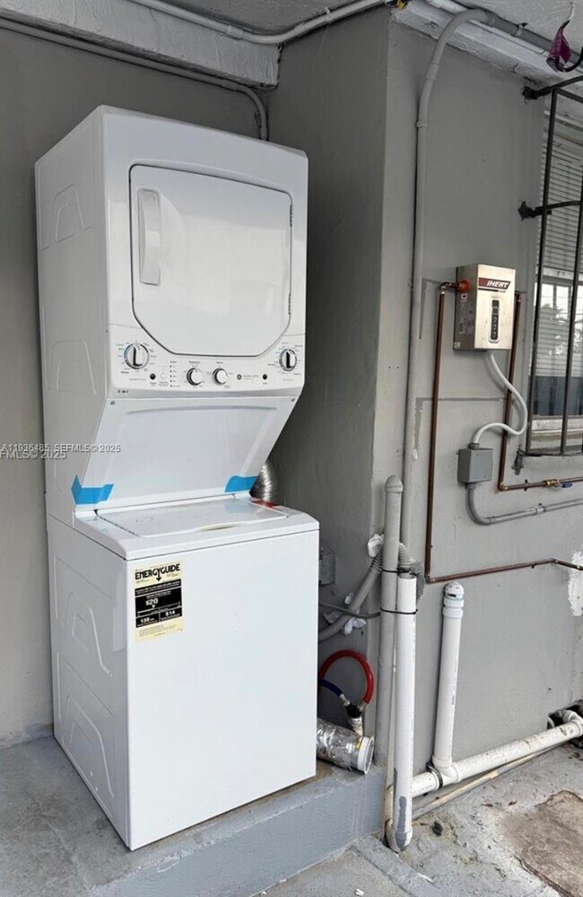 Building Photo - 1999 NW 2nd St