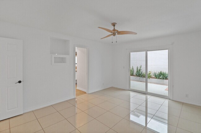 Building Photo - 2518 S Sierra Madre