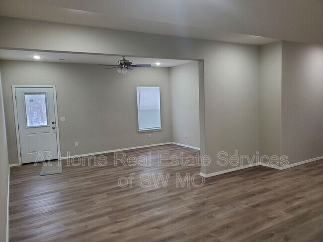 Building Photo - 624 S Southgate Dr