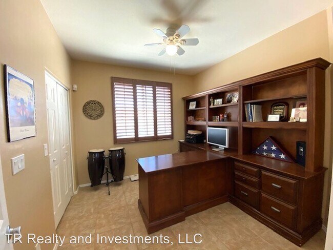 Building Photo - 5 br, 3 bath House - 372 Camino De las Casita