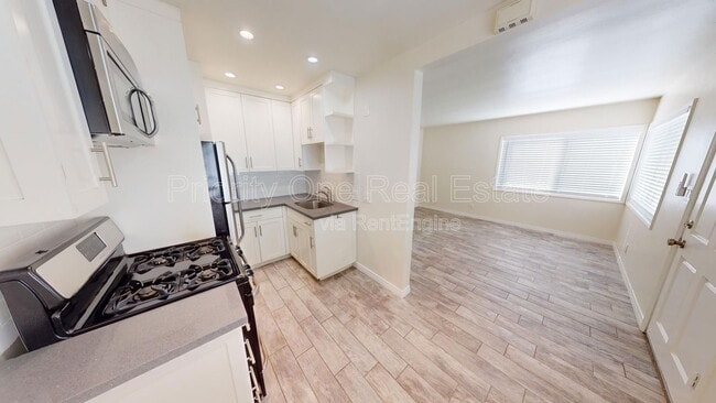 Building Photo - 713 Venice Ct.