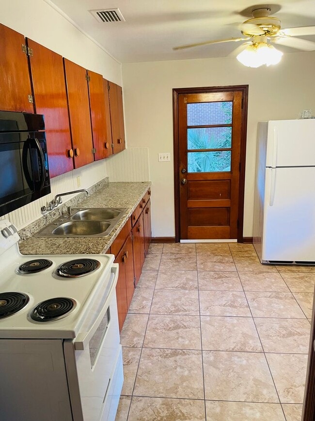 Building Photo - Midtown Charmer